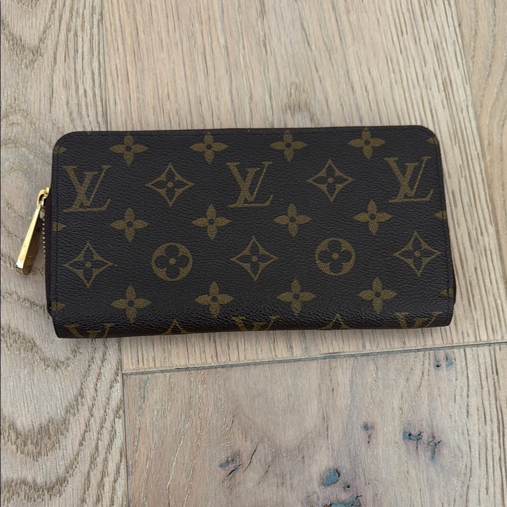 Louis Vuitton Brown Monogram Zippy Wallet